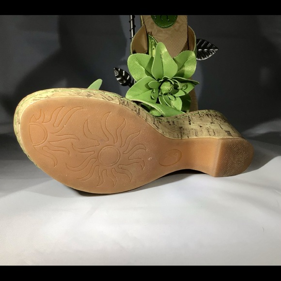 BOC wedge with bright green flowers EUC - Picture 7 of 16